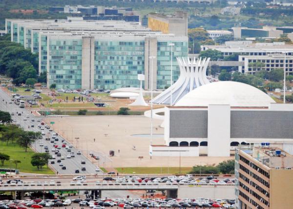 01-09-13_ Monumental Axis_Cathedral of Brasilia & Museu Nacional da Repblica Ǵ-30001.JPG
