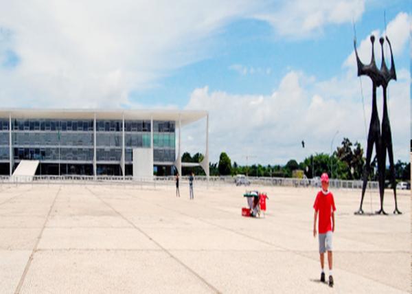 01-09-13_ Plaza of the Three Powers_Statue of the Candangos, the people who built Brazil's new capital, Brasilia Ȩ㳡񡶿˹׶ǽ0001.JPG