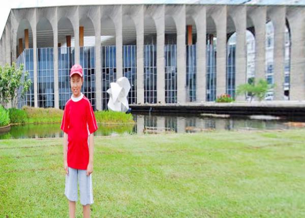 01-09-13_ Itamaraty Palace (Ministry of External Relations)_Meteor, A Marble Sculpture ʯܡʯ-20001.JPG