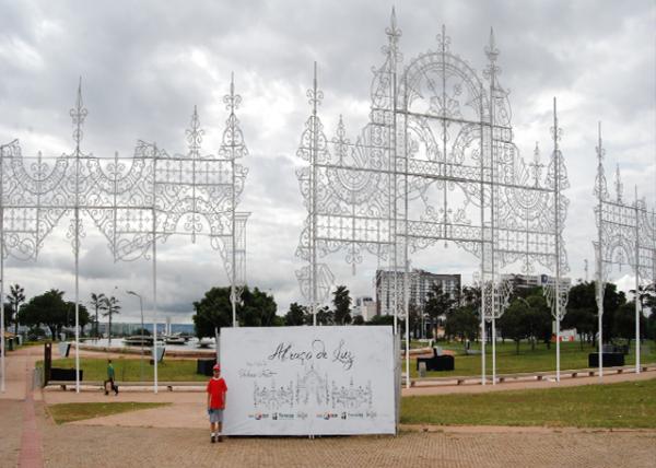 01-09-13_ Abraço da Luz or Embrace of Light in Mourning for Niemeyer's DeathӵҮ.jpg