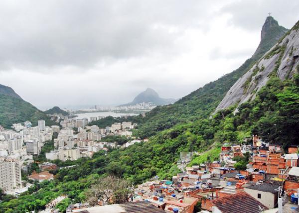 01-11-13_ Santa Marta Favela_Morro Dona Marta over Botafogo-110001.JPG