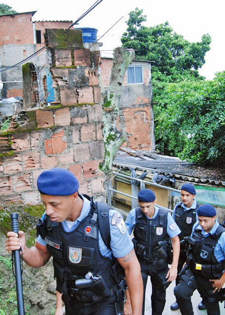 01-11-13_ Santa Marta Favela_Pacifying Police Unit 첿-50001.JPG