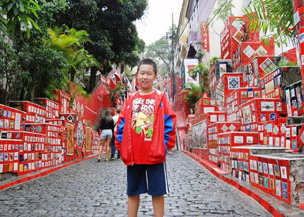 01-11-13_ Escadaria Selarn_Over 2000 Tiles Collected from over 60 Countries around the World 60ռ2000ש-10001.JPG