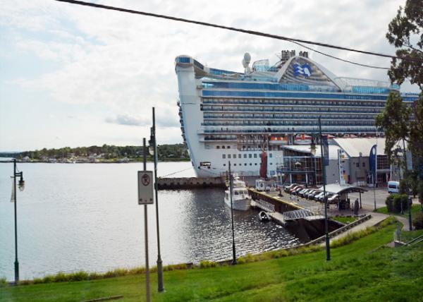 2023-08-17_Caribbean Princess Anchored @ Waterfront Pier-10001.jpg