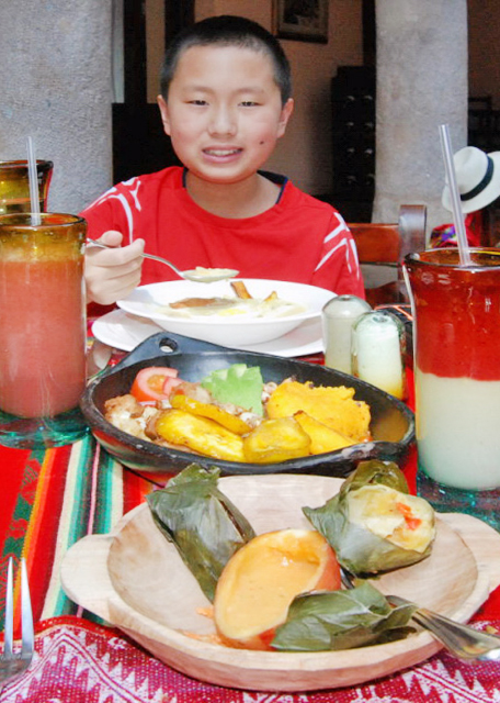 03-29-13_ Hotel Patio Andaluz_Mini Tamales-Fanesca-Fritada Quitena ׷⡪ʥܴըţ0001.JPG