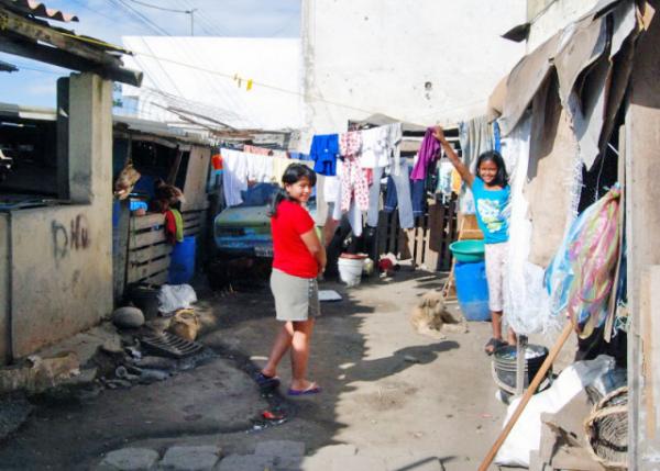 03-30-13_ Calderon_Residence Area 0001.JPG