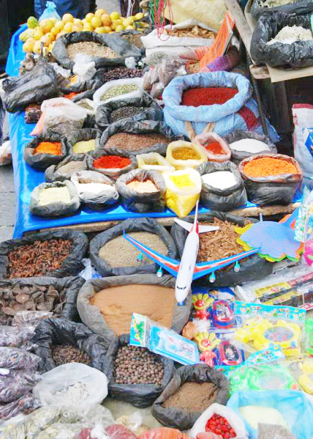 03-30-13_ Otavalo Market г-300010001.JPG