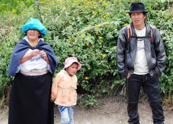 03-30-13_ Otavalos Indigenous People @ Bus Station ԭס-.JPG