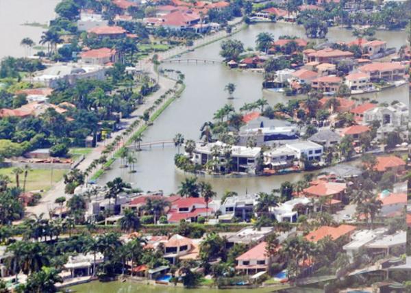 03-31-13_ Quayaquil Downtown 00010001.JPG