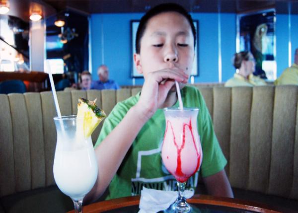 03-31-13_ Celebrity Xpedition_Discovery Lounge ̽Ϣ00010001.JPG