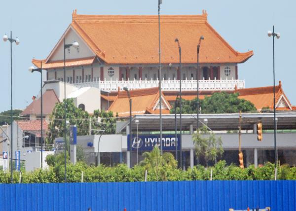 03-31-13_ Guayaquil_Yuan-Heng Buddhist Temple, the Biggest Buddhist Temple in South America.jpg