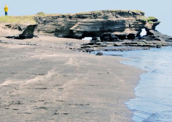 04-01-13_ Santiago Is_Rock Formation Ҳ-90001.JPG