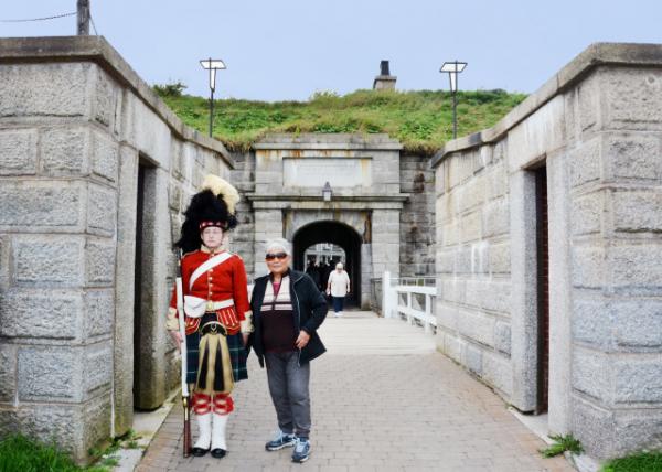 2023-08-16_Citadel Entrance to the Citadel National Historic Site w a Guard Dressed as a 78th Highlander-20001.JPG