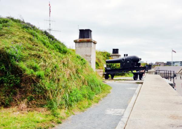 2023-08-16_Citadelp_Cannonballs along the Top of the Ramparts0001.JPG