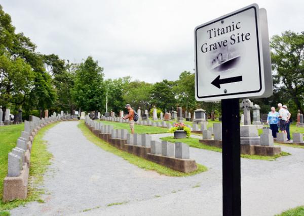 2023-08-16_Fairview Lawn Cemetery_The Curved Shape Outlining the Bow of a Ship0001.JPG