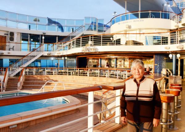 2023-08-16_Caribbean Princess_Outrigger Bar above the Neptune Pool-10001.JPG