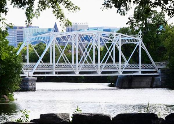 2017-05-29_Bridge over Rideau River ϵ-10001.jpg