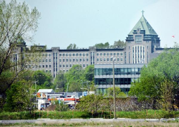 2017-05-28_Hôtel-Dieu de Qubec ˴WtԺl0001.JPG