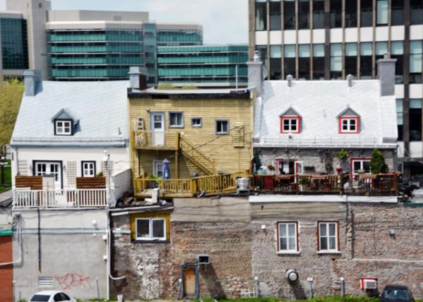 2017-05-28_Rue des Remparts w Elegant Historic Homes on One Side & the Walls of the Fortified Old City on the Other-20001.JPG