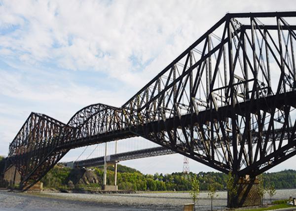 2017-05-29_Bridge_Quebec Bridge w a Suspended Span 549 m (1801.2') the Longest Cantilever Bridge in the World Lđ Ȟ 549 1801.2Ӣ-10001.jpg