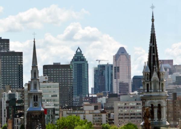 2017-05-27_Hôpital Saint-Luc & Cathdrale Saint-Jacques de Montral the City's Tallest Bell Tower ʥ¬ҽԺʥſ˴áȫߵ¥-10001.JPG