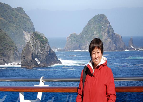 12-27-09_ Thompson Sound_Weathered Rock Blowhole 绯ʯ-10001.JPG