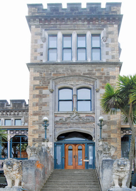 12-26-09_ Larnach Castle_Lion Staircase ʨ¥-30001.JPG