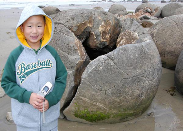 12-26-09_ Moeraki Boulders-3.jpg