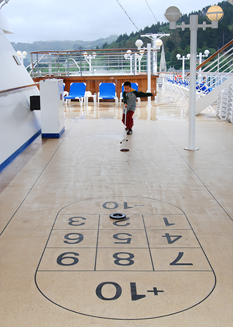 12-26-09_ Fun Zone_Shuffle Board ɳ0001.jpg