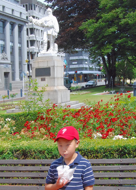 12-25-09_ Hagley Park_Statue of Robert Falcon Scott ޲ءӥ˹ص0001.JPG