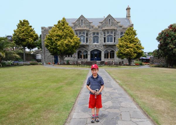 12-25-09_ Sign of the Takahe on Port Hills & Kiwi House ű0001.JPG