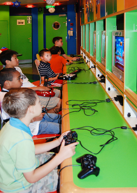 12-25-09_ Diamond Princess_Fun Zone0001.jpg