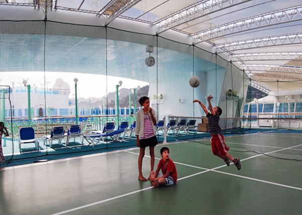 12-25-09_ Diamond Princess_Sports Ctr.jpg