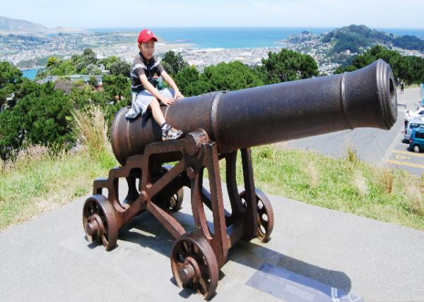 12-24-09_ Mt. Victoria_Signal Cannon ź-30001.JPG