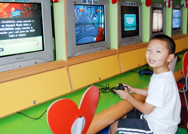 12-23-09_ Diamond Princess_Fun Zone.jpg