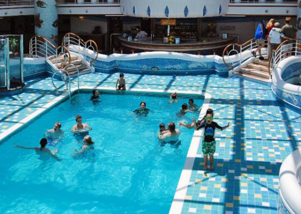 12-23-09_  Diamond Princess_Pool.jpg