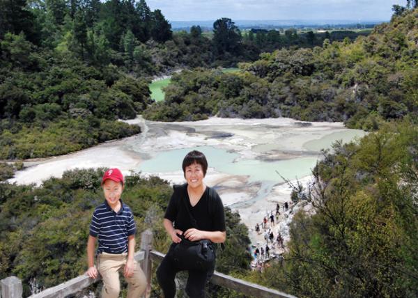 12-21-09_ Frying Pan Lake from Waimangu Volcanic Valley-10001.jpg