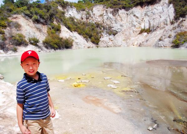12-21-09_ Alum Cliffs @ Waiotapu Thermal Wonderland0001.JPG