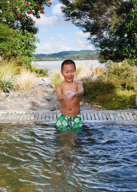 12-20-09_ Mineral Pool @ Polynesian Spa Complex-3.JPG