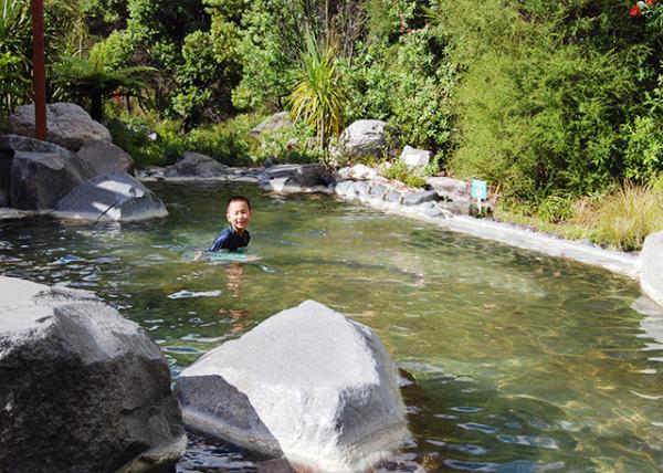12-20-09_ Mineral Pool @ Polynesian Spa Complex Ȫԡ-1.JPG