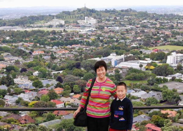 12-18-09_ Auckland Viewed from Mt. Eden ɽԶ¿-10001.jpg