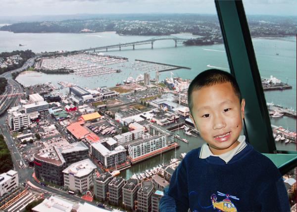 12-18-09_ Sky Tower the Skydeck Sitting below the Main Antenna @ 220 m (720 ft).jpg