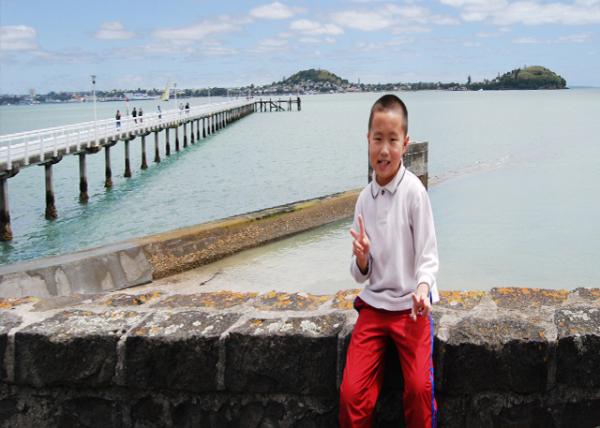 12-18-09_ Okahu Bay Wharf, a Perfect Vantage Point for Watching Boats-2.jpg