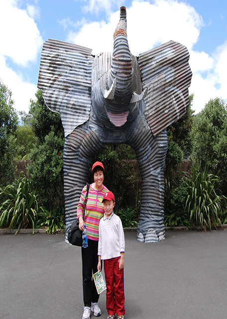 12-18-09_ Auckland Zoo_Corrugated Iron Elephant ¿԰0001.JPG