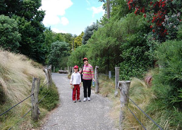 12-18-09_ Auckland Zoo_Hidden Valley Track.jpg