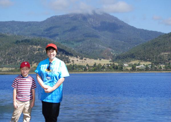 12-30-09_ Mount Wellington over River Derwent-10001.jpg