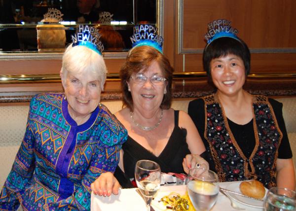 12-31-09_ Helen-Trish-Hongxia0001.JPG