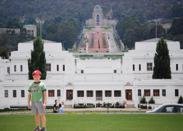 01-05-10_ Old Parliament House w Anzac Parade & the Australian War Memorial in the Background-10001.jpg