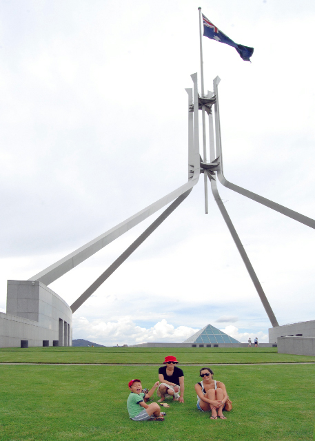 01-05-10_ Parliament House_Spire, Stainless Steel Pyramid Pinnacle or Flagpole Carrying the Australian Flag-10001.JPG