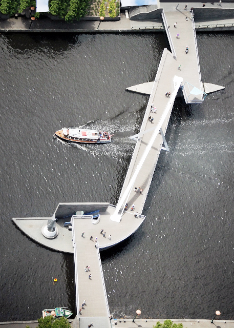 01-02-10_ Bridge Evan Walker Designed in Tied-Arch over Yarra River in 1990-10001.jpg